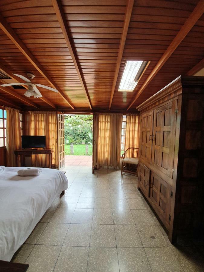 Turrialba Bed & Breakfast Exterior photo